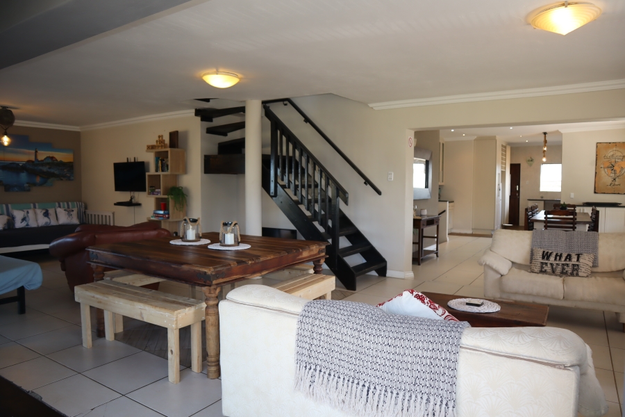 5 Bedroom Property for Sale in Paradise Beach Eastern Cape